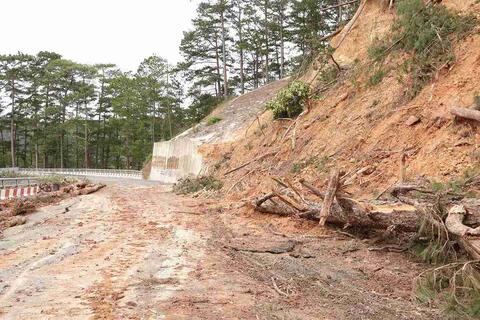 <a href="/tieu-diem-24h" title="Tiêu điểm 24h" rel="dofollow">Tiêu điểm 24h</a>