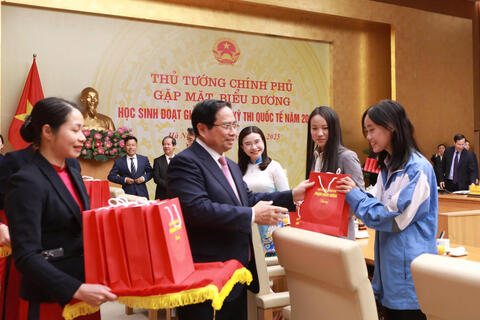 <a href="/tieu-diem-24h" title="Tiêu điểm 24h" rel="dofollow">Tiêu điểm 24h</a>