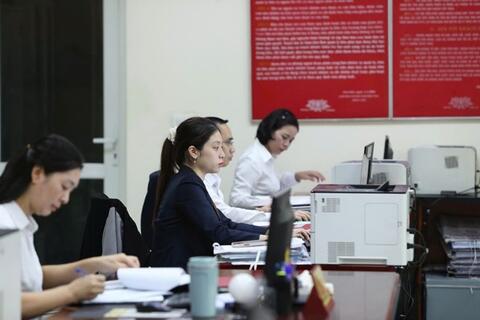 <a href="/ngan-hang" title="Ngân hàng" rel="dofollow">Ngân hàng</a>