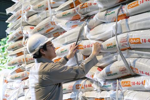 <a href="/doanh-nghiep" title="Doanh nghiệp" rel="dofollow">Doanh nghiệp</a>