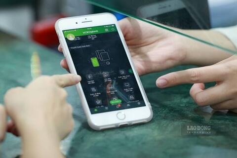 <a href="/ngan-hang" title="Ngân hàng" rel="dofollow">Ngân hàng</a>