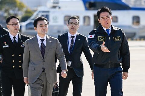 <a href="/dau-tu-hop-tac" title="Đầu tư - Hợp tác" rel="dofollow">Đầu tư - Hợp tác</a>