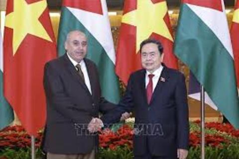 <a href="/tieu-diem-24h" title="Tiêu điểm 24h" rel="dofollow">Tiêu điểm 24h</a>