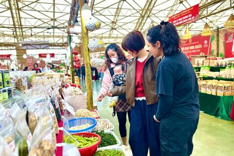 <a href="/thi-truong" title="Thị trường" rel="dofollow">Thị trường</a>