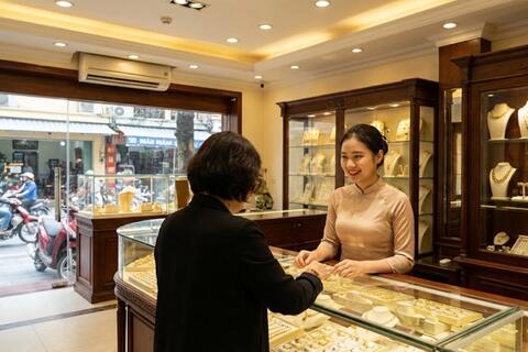 <a href="/thi-truong" title="Thị trường" rel="dofollow">Thị trường</a>