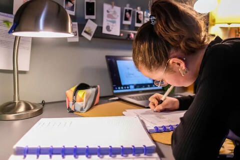 <a href="/the-gioi" title="Thế giới" rel="dofollow">Thế giới</a>