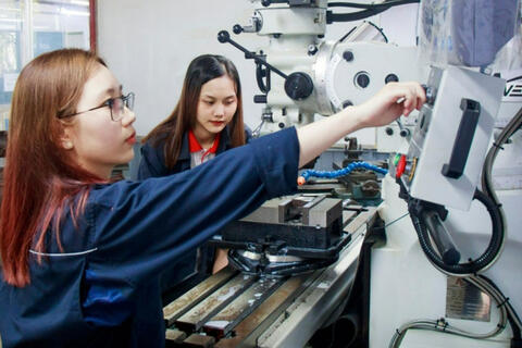 <a href="/tieu-diem-24h" title="Tiêu điểm 24h" rel="dofollow">Tiêu điểm 24h</a>