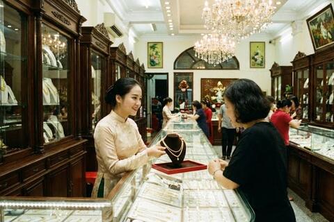 <a href="/thi-truong" title="Thị trường" rel="dofollow">Thị trường</a>