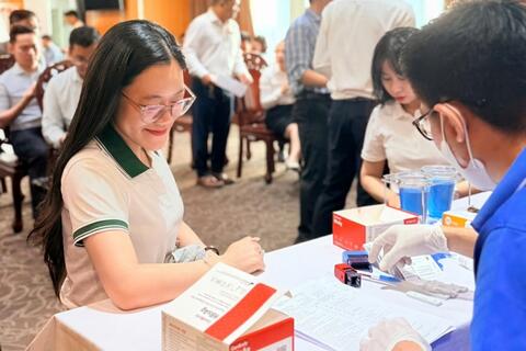 <a href="/ngan-hang" title="Ngân hàng" rel="dofollow">Ngân hàng</a>