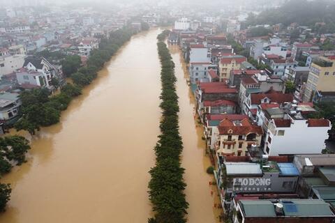 <a href="/tieu-diem-24h" title="Tiêu điểm 24h" rel="dofollow">Tiêu điểm 24h</a>