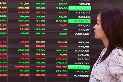 <a href="/thi-truong" title="Thị trường" rel="dofollow">Thị trường</a>