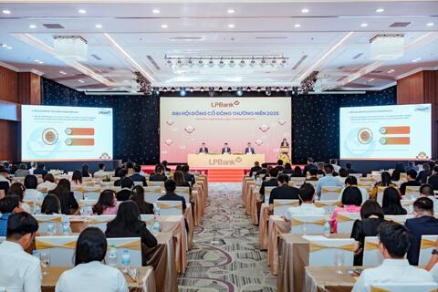 <a href="/ngan-hang" title="Ngân hàng" rel="dofollow">Ngân hàng</a>