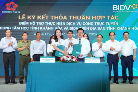 <a href="/ngan-hang" title="Ngân hàng" rel="dofollow">Ngân hàng</a>