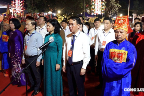 <a href="/xa-hoi" title="Xã hội" rel="dofollow">Xã hội</a>