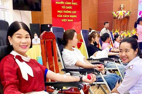 <a href="/tieu-diem-24h" title="Tiêu điểm 24h" rel="dofollow">Tiêu điểm 24h</a>