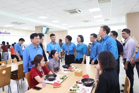 <a href="/xa-hoi" title="Xã hội" rel="dofollow">Xã hội</a>
