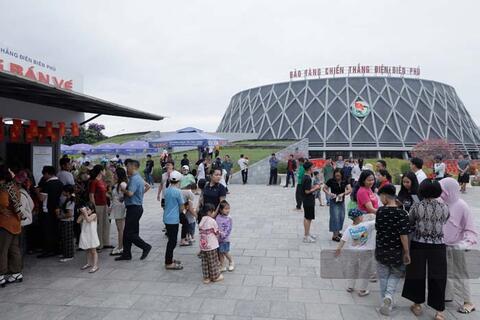 <a href="/tieu-diem-24h" title="Tiêu điểm 24h" rel="dofollow">Tiêu điểm 24h</a>