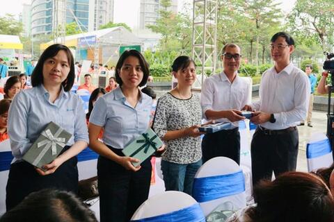 <a href="/doanh-nghiep" title="Doanh nghiệp" rel="dofollow">Doanh nghiệp</a>