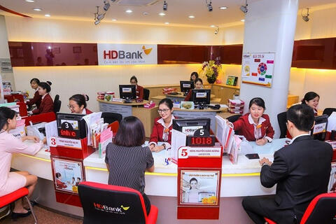 <a href="/ngan-hang" title="Ngân hàng" rel="dofollow">Ngân hàng</a>
