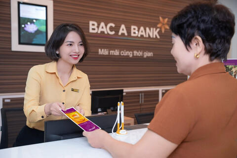 <a href="/ngan-hang" title="Ngân hàng" rel="dofollow">Ngân hàng</a>