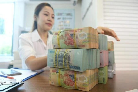 <a href="/ngan-hang" title="Ngân hàng" rel="dofollow">Ngân hàng</a>