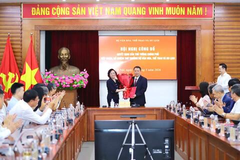 <a href="/tieu-diem-24h" title="Tiêu điểm 24h" rel="dofollow">Tiêu điểm 24h</a>