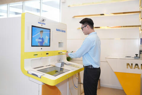 <a href="/ngan-hang" title="Ngân hàng" rel="dofollow">Ngân hàng</a>