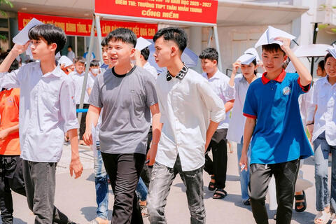 <a href="/tieu-diem-24h" title="Tiêu điểm 24h" rel="dofollow">Tiêu điểm 24h</a>
