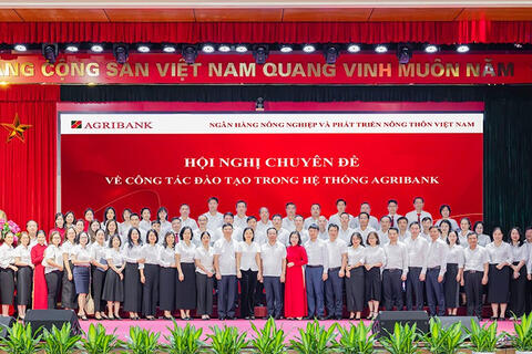 <a href="/ngan-hang" title="Ngân hàng" rel="dofollow">Ngân hàng</a>