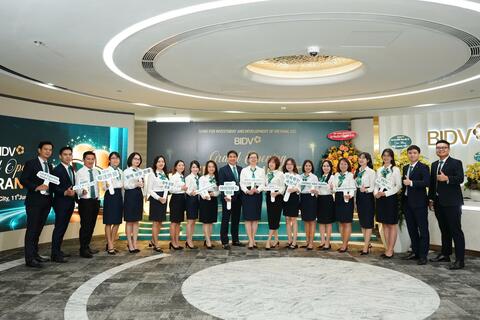 <a href="/ngan-hang" title="Ngân hàng" rel="dofollow">Ngân hàng</a>