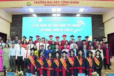 <a href="/tieu-diem-24h" title="Tiêu điểm 24h" rel="dofollow">Tiêu điểm 24h</a>