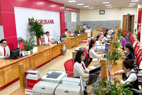 <a href="/ngan-hang" title="Ngân hàng" rel="dofollow">Ngân hàng</a>
