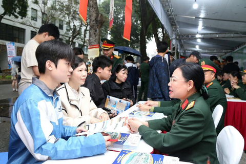 <a href="/tieu-diem-24h" title="Tiêu điểm 24h" rel="dofollow">Tiêu điểm 24h</a>
