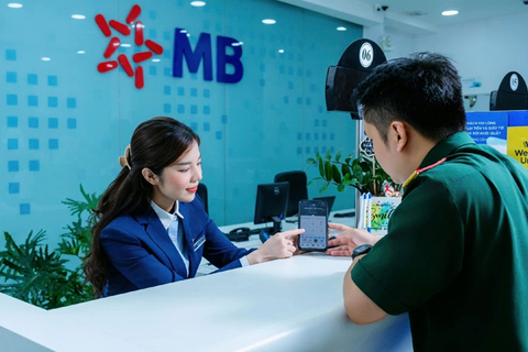 <a href="/ngan-hang" title="Ngân hàng" rel="dofollow">Ngân hàng</a>