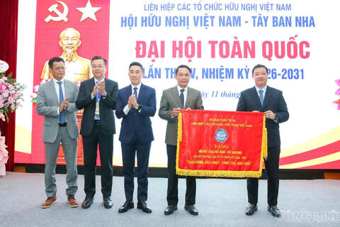 <a href="/tieu-diem-24h" title="Tiêu điểm 24h" rel="dofollow">Tiêu điểm 24h</a>