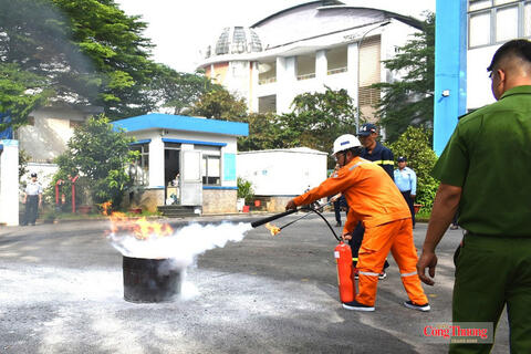 <a href="/doanh-nghiep" title="Doanh nghiệp" rel="dofollow">Doanh nghiệp</a>