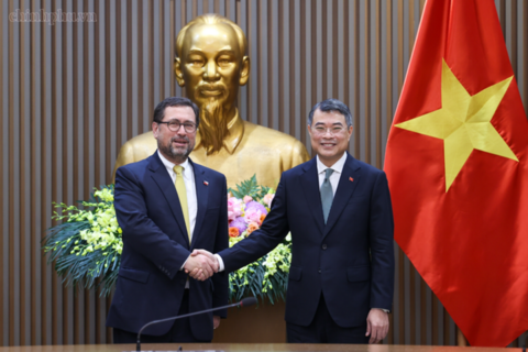 <a href="/tieu-diem-24h" title="Tiêu điểm 24h" rel="dofollow">Tiêu điểm 24h</a>