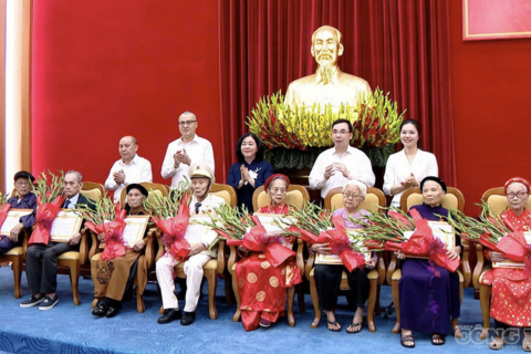 <a href="/tieu-diem-24h" title="Tiêu điểm 24h" rel="dofollow">Tiêu điểm 24h</a>