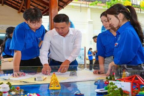 <a href="/tieu-diem-24h" title="Tiêu điểm 24h" rel="dofollow">Tiêu điểm 24h</a>