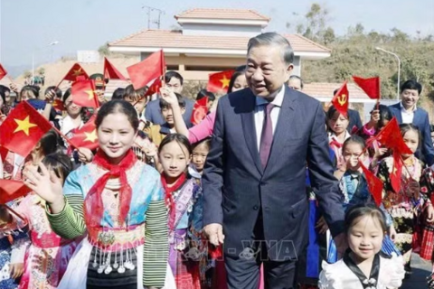 <a href="/tieu-diem-24h" title="Tiêu điểm 24h" rel="dofollow">Tiêu điểm 24h</a>