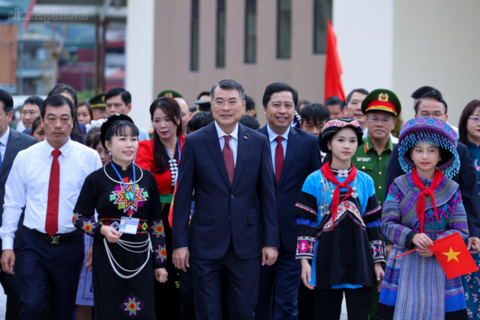<a href="/tieu-diem-24h" title="Tiêu điểm 24h" rel="dofollow">Tiêu điểm 24h</a>