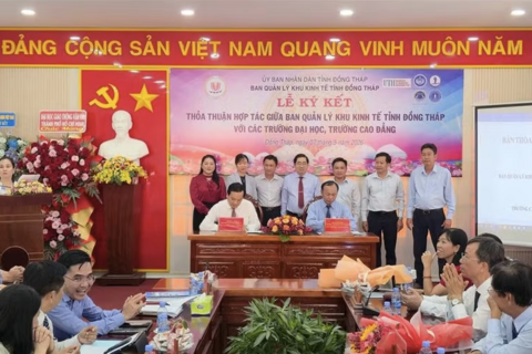 <a href="/tieu-diem-24h" title="Tiêu điểm 24h" rel="dofollow">Tiêu điểm 24h</a>