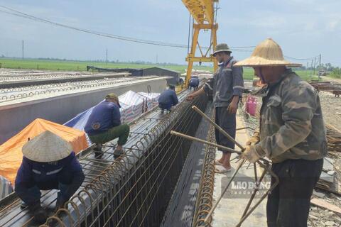 <a href="/doanh-nghiep" title="Doanh nghiệp" rel="dofollow">Doanh nghiệp</a>