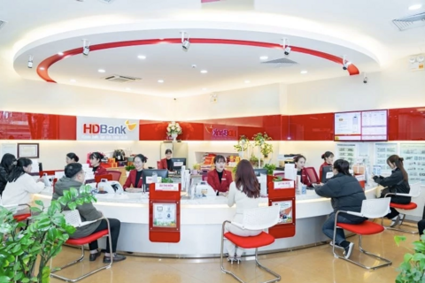 <a href="/ngan-hang" title="Ngân hàng" rel="dofollow">Ngân hàng</a>