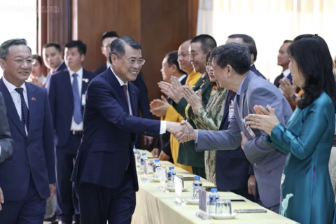 <a href="/tieu-diem-24h" title="Tiêu điểm 24h" rel="dofollow">Tiêu điểm 24h</a>