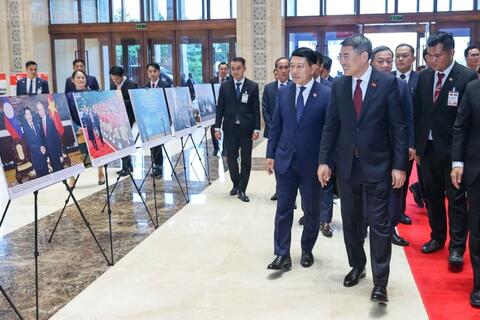 <a href="/doanh-nghiep" title="Doanh nghiệp" rel="dofollow">Doanh nghiệp</a>