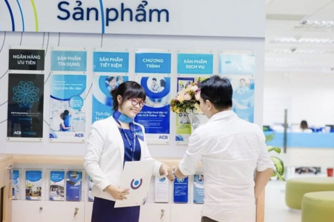 <a href="/ngan-hang" title="Ngân hàng" rel="dofollow">Ngân hàng</a>