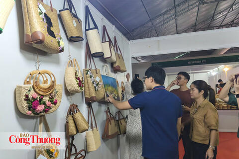 <a href="/thi-truong" title="Thị trường" rel="dofollow">Thị trường</a>