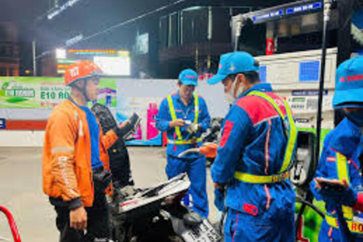 Giá xăng dầu hôm nay 01/12/2025: Giảm nhẹ phiên đầu tuần