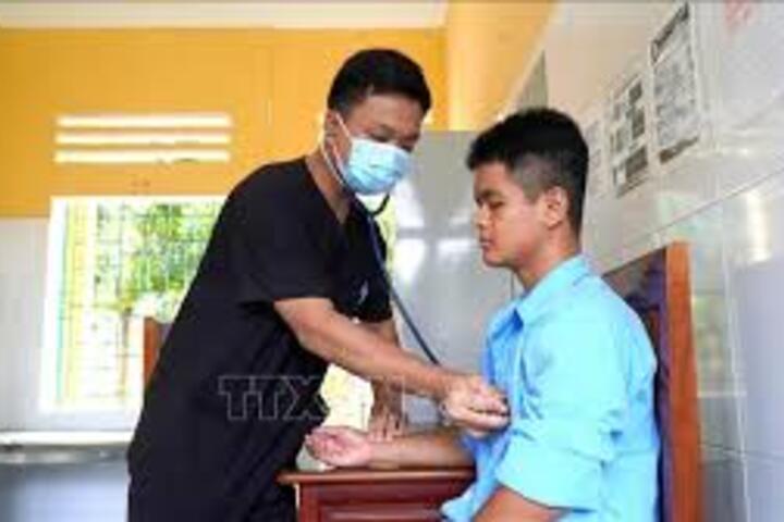 Nỗ lực chăm sóc sức khỏe nhân dân nơi đảo xa